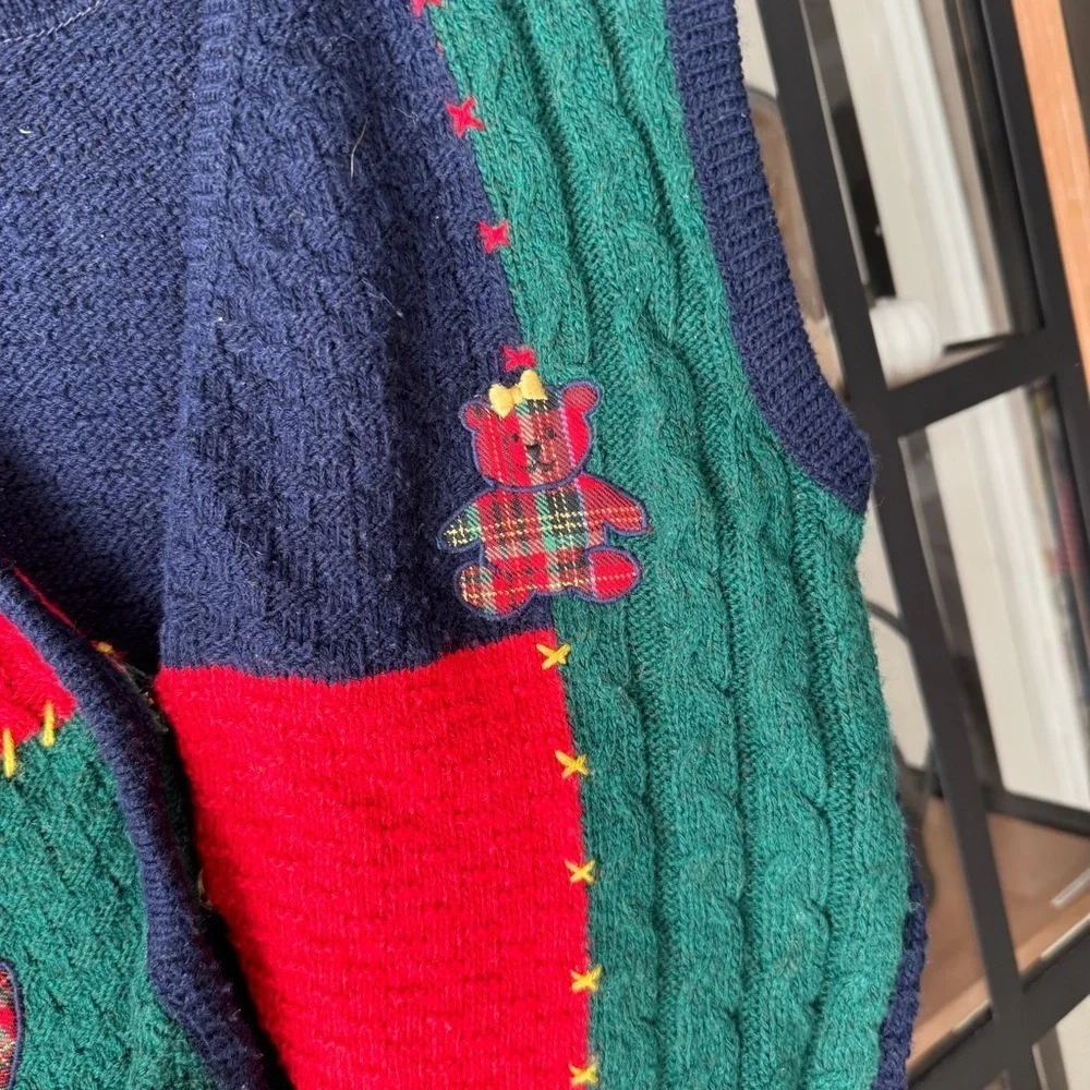 Vintage 90s knit sweater vest teddy bear embroidered girl heart colorblock navy